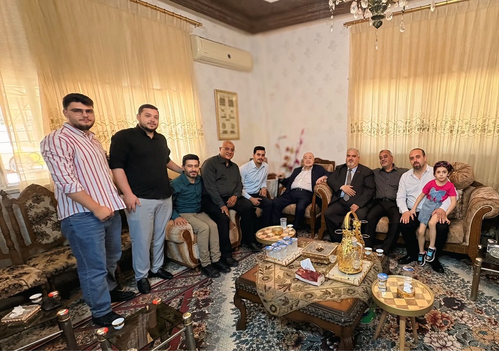 الدكتور طلال أبوغزاله يشارك آل أبوغزاله في تقديم واجب العزاء بوفاة فقيدهم