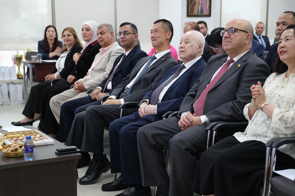 السفير الصيني في الاردن يشيد بجهود أبوغزاله في تعزيز ودعم علاقات الصداقة بين البلدين