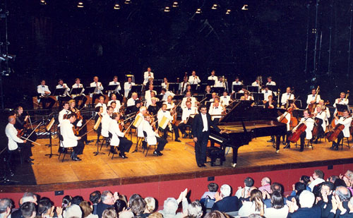 Mozarteum Orchestra playing at the AGIP concert 