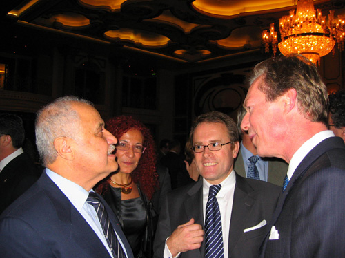 A bilateral discussion during the WSIS, November 17, 2005, ...